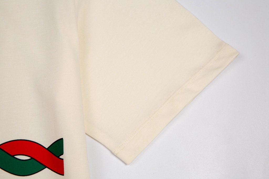 Gucc* T-shirt